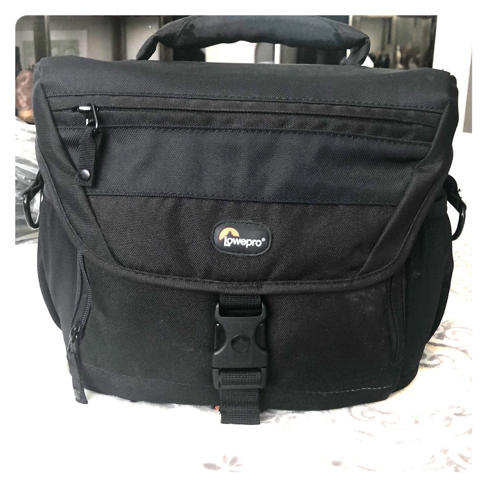 Lowepro Camera Bag. Nova 180 AW